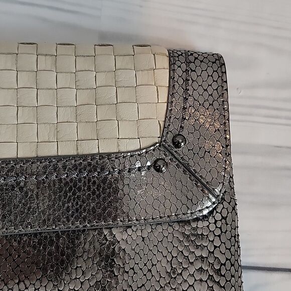 Elliot Lucca faux snakeskin clutch silver metallic and cream - Picture 3 of 10